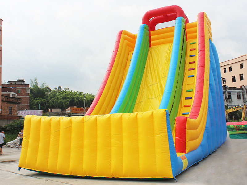 Giant inflatable slide