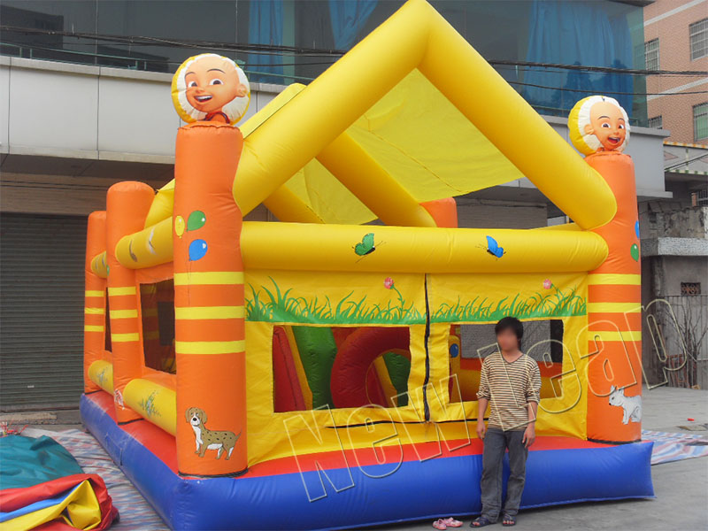 inflatable jumping house