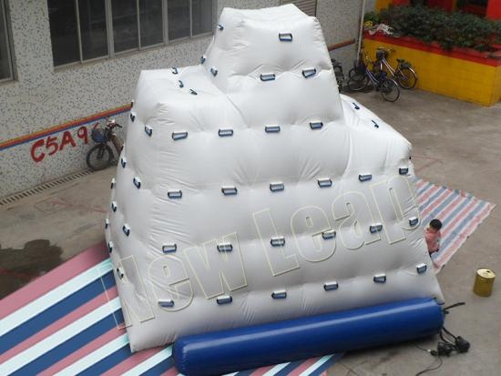 Inflatable water iceberg