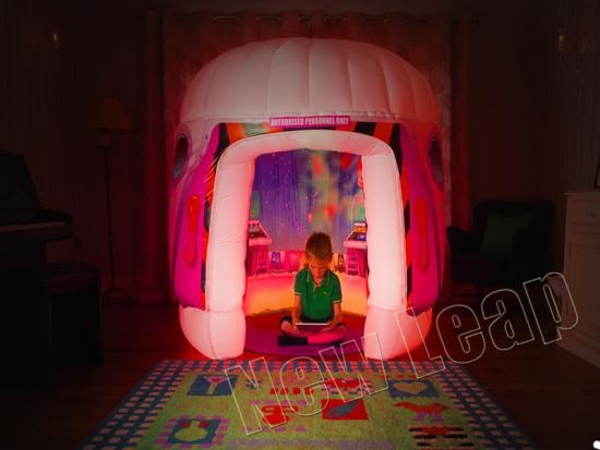 Inflatable photo booth